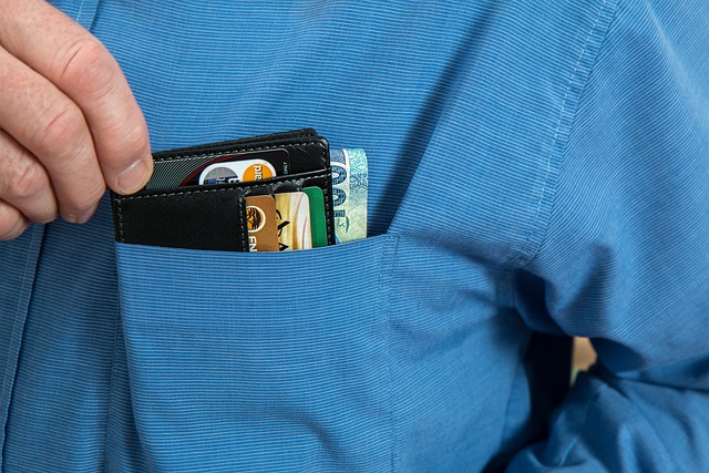 e-wallet-640x480-77619037.jpeg