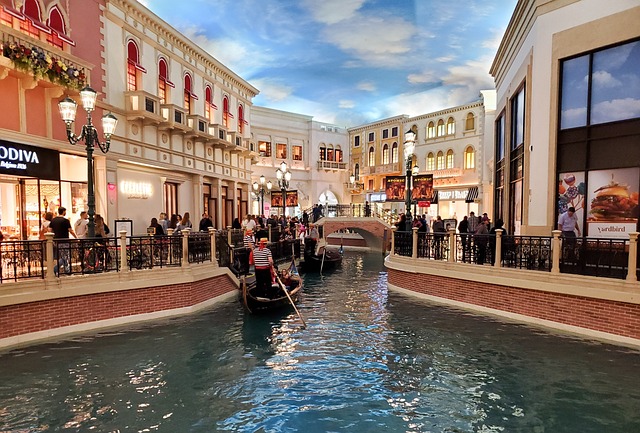 Macau’s Brick and Mortar Casinos: Evolution, Attractions, and Future Challenges