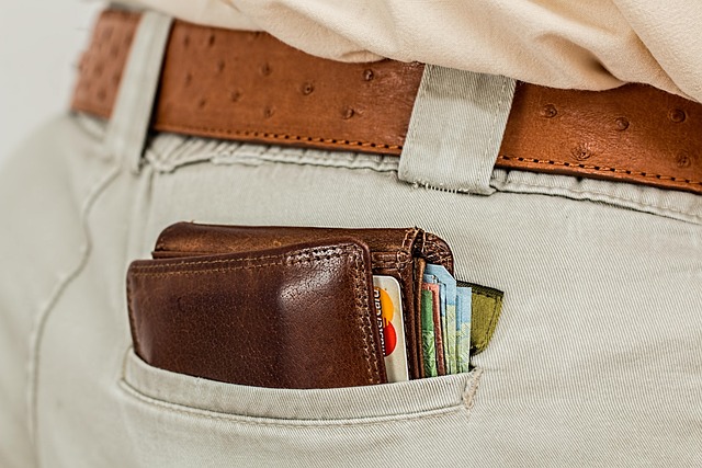 e-wallet-640x480-67706920.jpeg