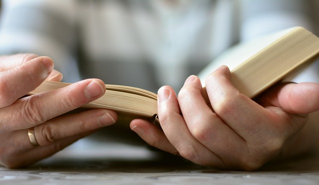 books-640x480-83357036.jpeg
