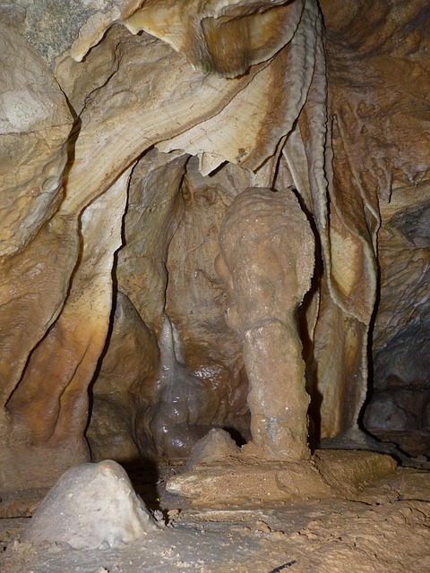 depositing-640x480-13212753.jpeg